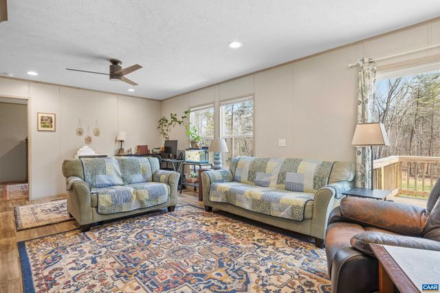 235 SHORES RD, Palmyra, VA 22963