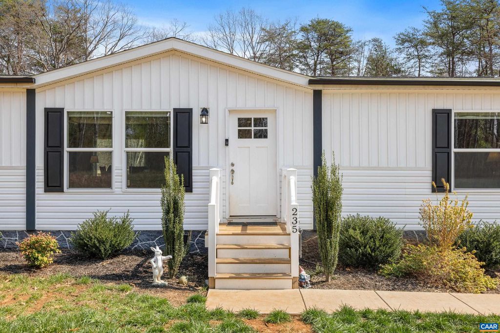 235 SHORES RD, Palmyra, VA 22963