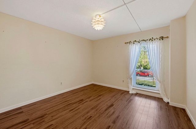 50-56 Broadlawn Park 221, Boston, MA 02467