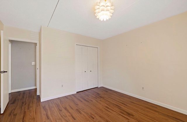 50-56 Broadlawn Park 221, Boston, MA 02467