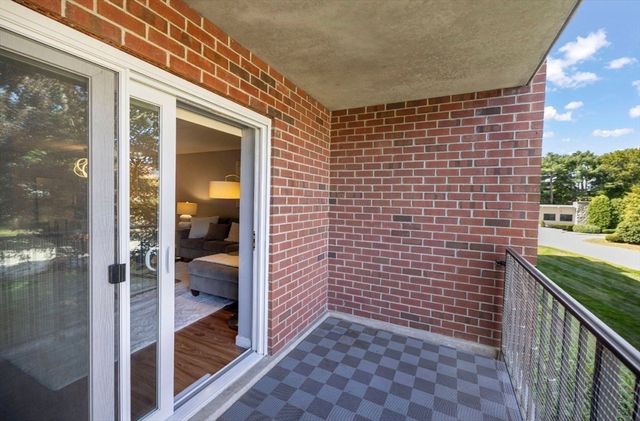 50-56 Broadlawn Park 221, Boston, MA 02467