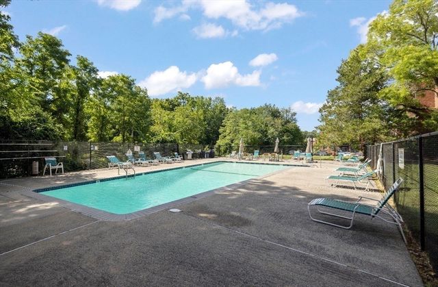 50-56 Broadlawn Park 221, Boston, MA 02467