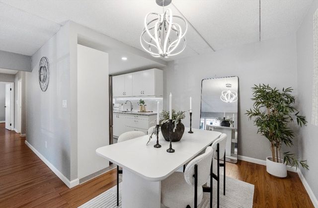 50-56 Broadlawn Park 221, Boston, MA 02467