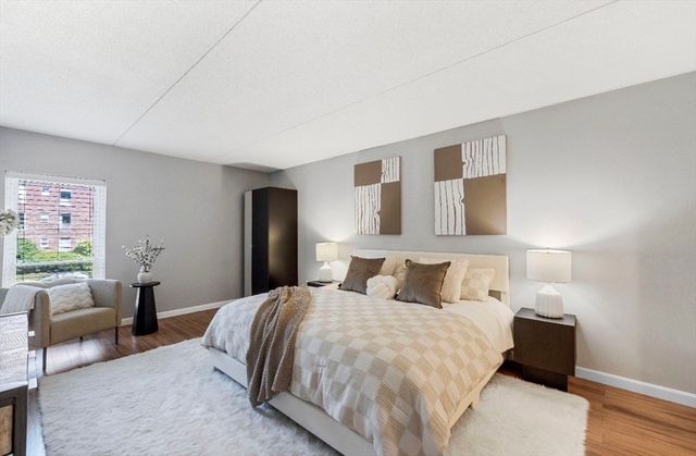 50-56 Broadlawn Park 221, Boston, MA 02467