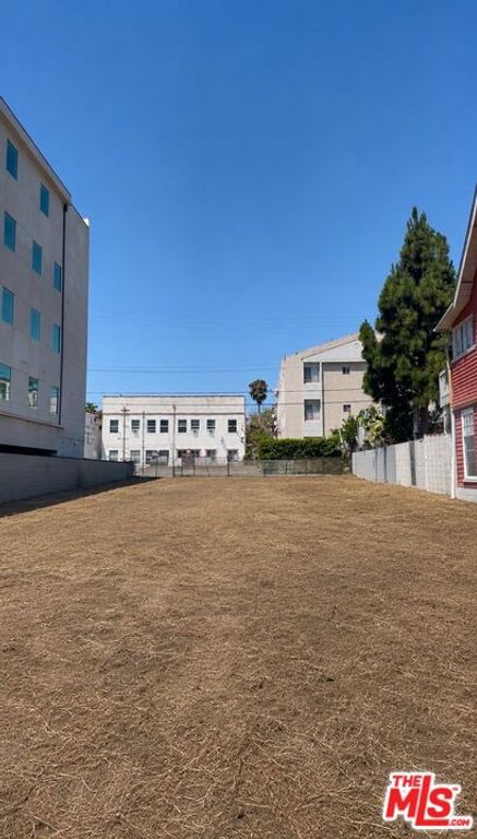 553 N Heliotrope Drive, Los Angeles, CA 90004