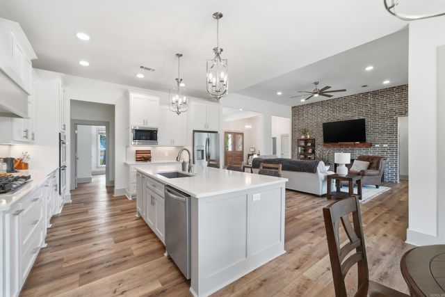 13 Parkridge Cv, Greenbrier, AR 72058
