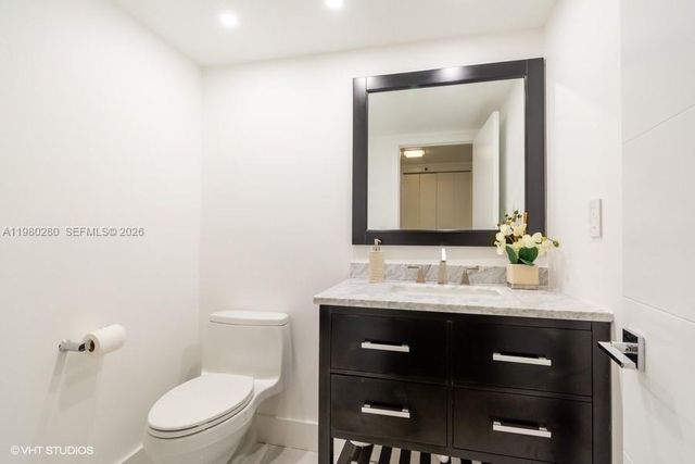 19707 Turnberry Way 23C, Aventura, FL 33180