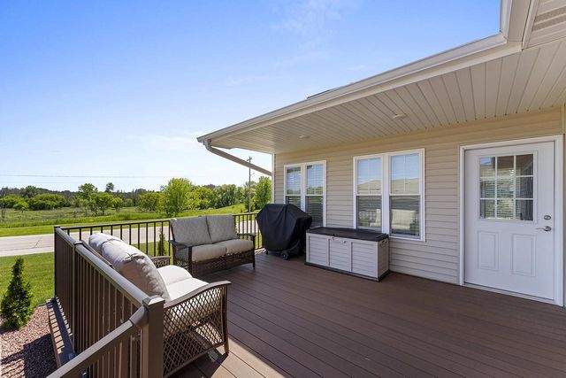 525 Mapleleaf COURT, Manitowoc, WI 54220