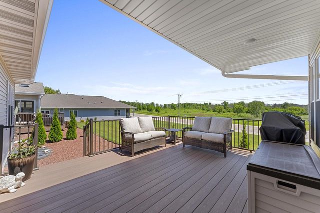 525 Mapleleaf COURT, Manitowoc, WI 54220