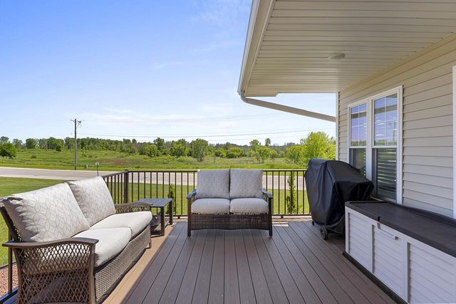 525 Mapleleaf COURT, Manitowoc, WI 54220