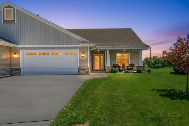 525 Mapleleaf COURT, Manitowoc, WI 54220