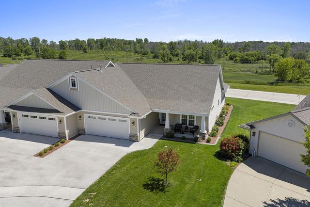 525 Mapleleaf COURT, Manitowoc, WI 54220