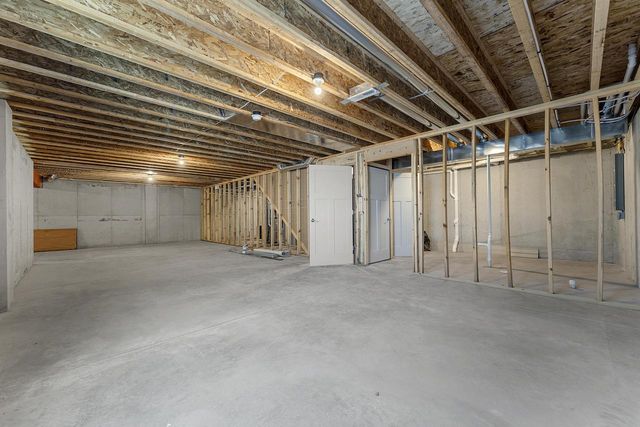 525 Mapleleaf COURT, Manitowoc, WI 54220