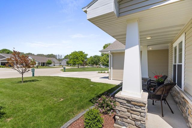 525 Mapleleaf COURT, Manitowoc, WI 54220