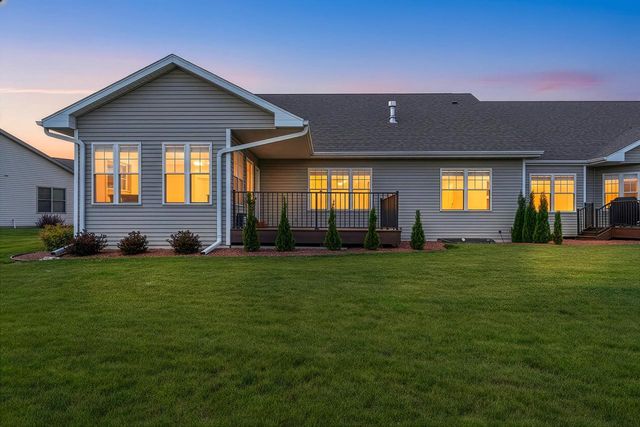 525 Mapleleaf COURT, Manitowoc, WI 54220