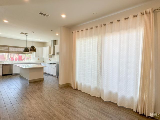 5913 Hawthorn Tree Lane, Bakersfield, CA 93313
