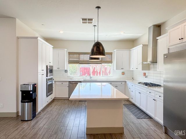5913 Hawthorn Tree Lane, Bakersfield, CA 93313