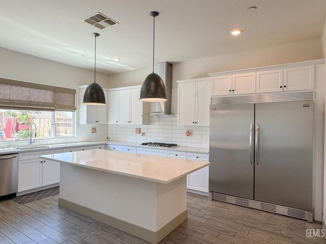 5913 Hawthorn Tree Lane, Bakersfield, CA 93313