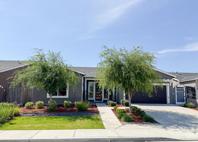 5913 Hawthorn Tree Lane, Bakersfield, CA 93313