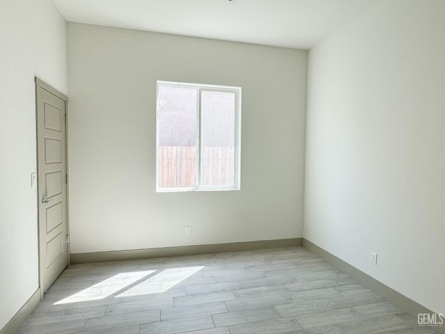 5913 Hawthorn Tree Lane, Bakersfield, CA 93313