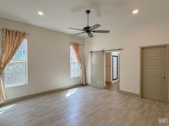 5913 Hawthorn Tree Lane, Bakersfield, CA 93313