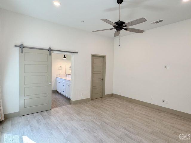 5913 Hawthorn Tree Lane, Bakersfield, CA 93313