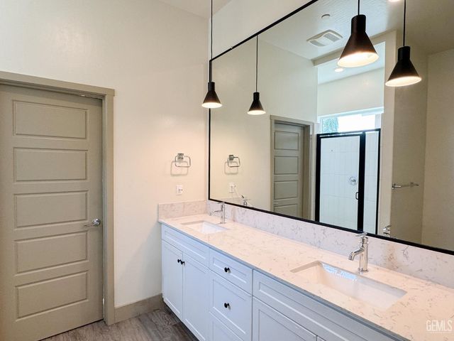 5913 Hawthorn Tree Lane, Bakersfield, CA 93313