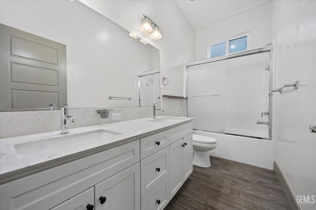 5913 Hawthorn Tree Lane, Bakersfield, CA 93313