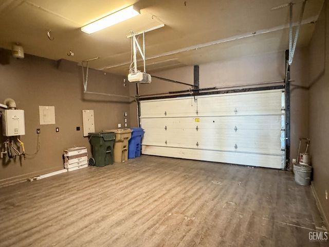 5913 Hawthorn Tree Lane, Bakersfield, CA 93313