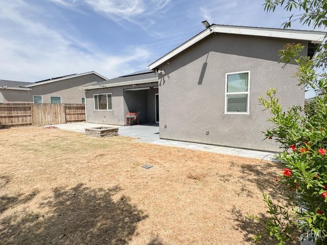 5913 Hawthorn Tree Lane, Bakersfield, CA 93313