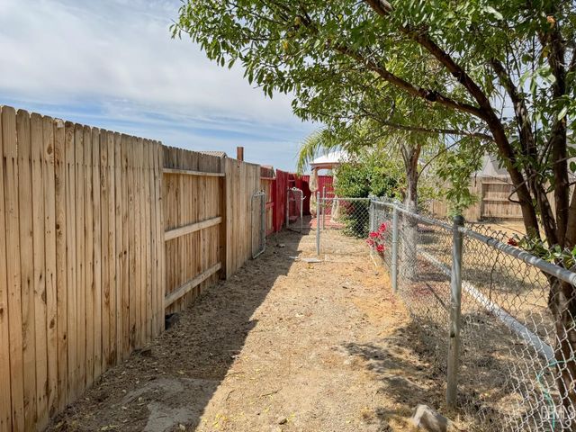 5913 Hawthorn Tree Lane, Bakersfield, CA 93313