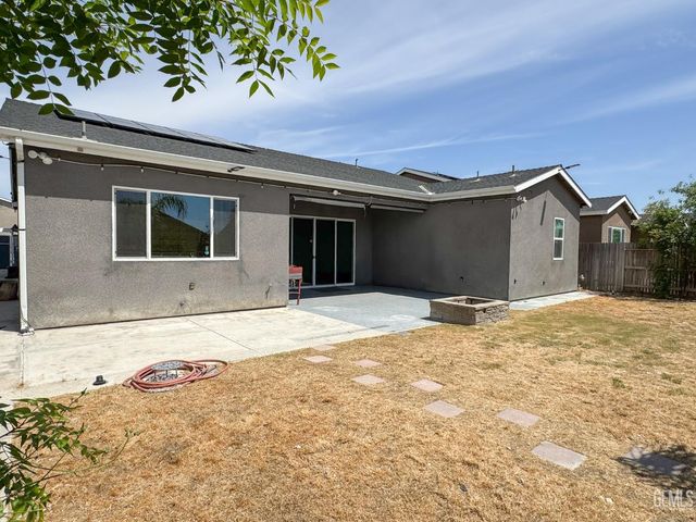 5913 Hawthorn Tree Lane, Bakersfield, CA 93313