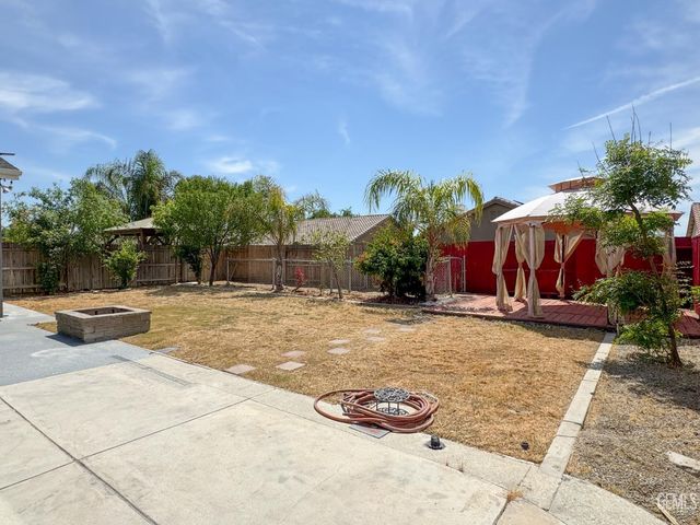 5913 Hawthorn Tree Lane, Bakersfield, CA 93313