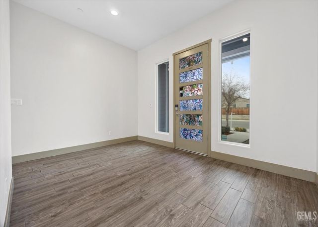 5913 Hawthorn Tree Lane, Bakersfield, CA 93313