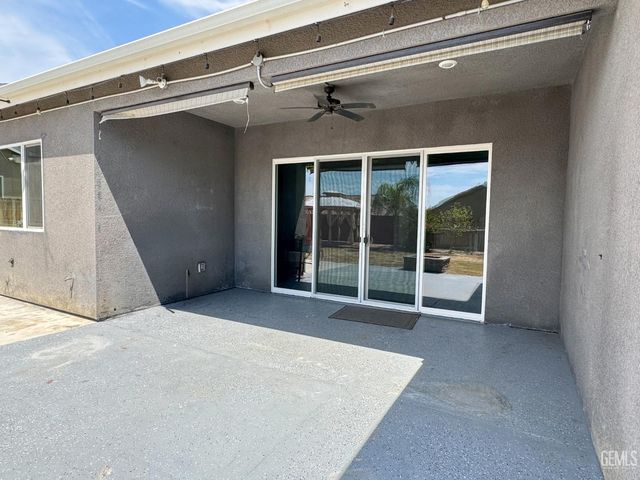 5913 Hawthorn Tree Lane, Bakersfield, CA 93313