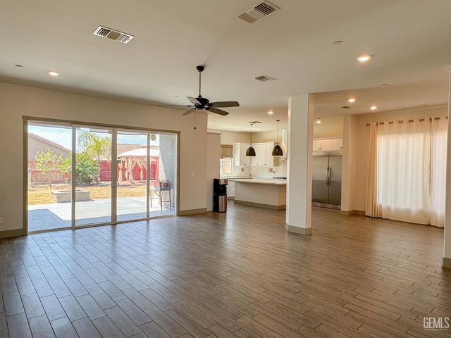 5913 Hawthorn Tree Lane, Bakersfield, CA 93313