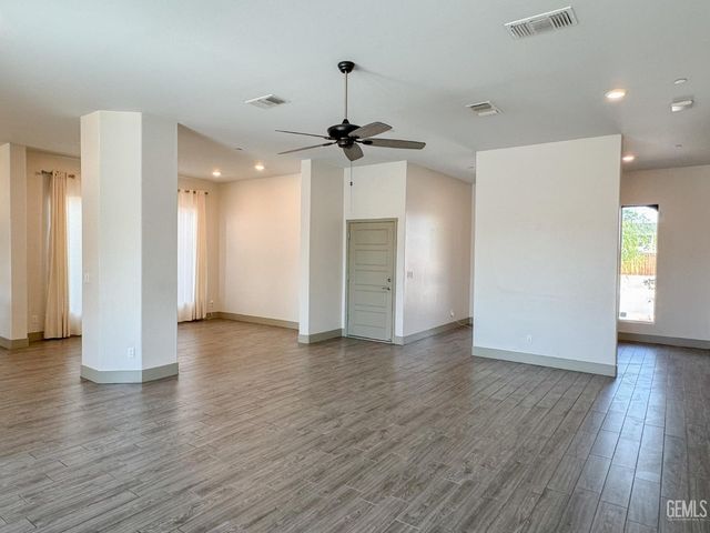 5913 Hawthorn Tree Lane, Bakersfield, CA 93313