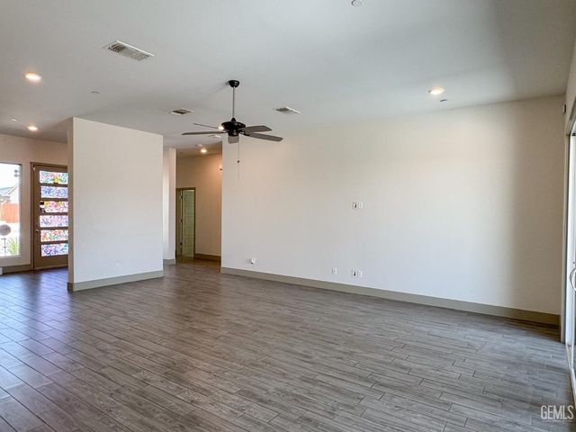 5913 Hawthorn Tree Lane, Bakersfield, CA 93313