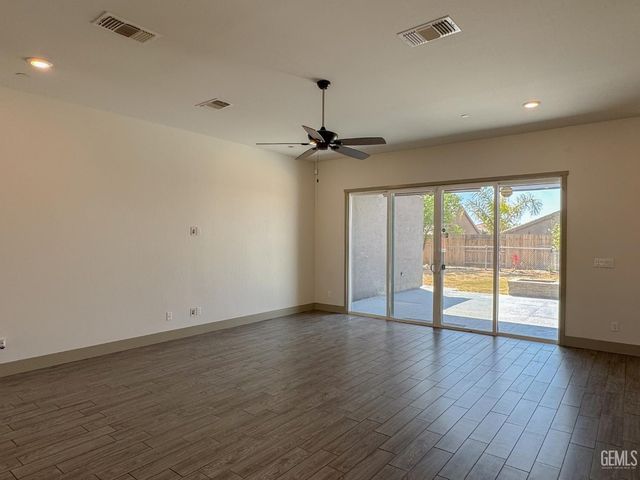 5913 Hawthorn Tree Lane, Bakersfield, CA 93313