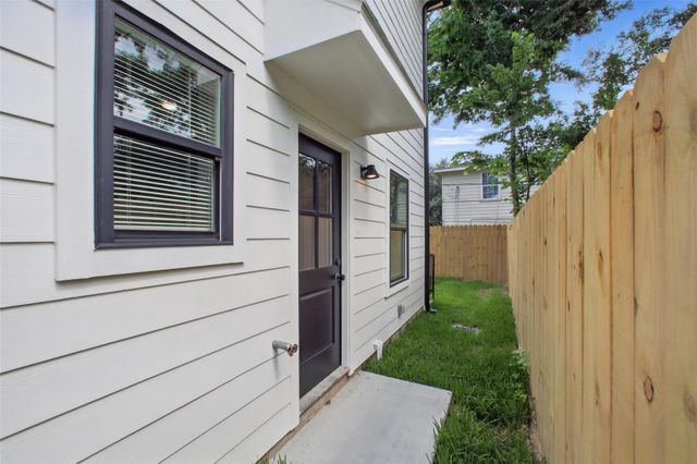 4719 Mallow Street A, Houston, TX 77033