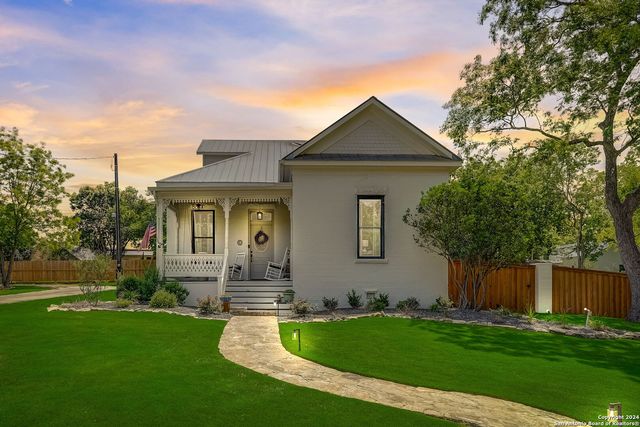 109 W Evergreen St, Boerne, TX 78006