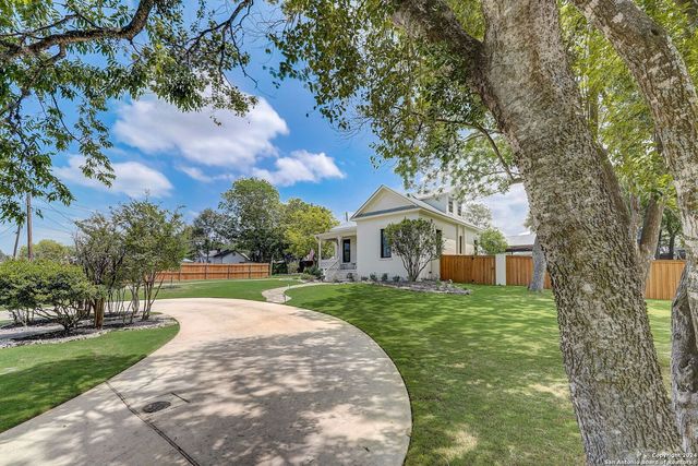 109 W Evergreen St, Boerne, TX 78006