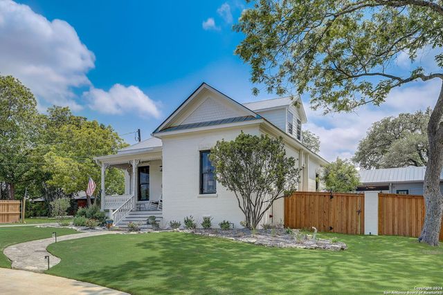 109 W Evergreen St, Boerne, TX 78006