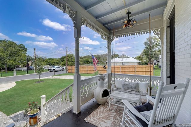 109 W Evergreen St, Boerne, TX 78006