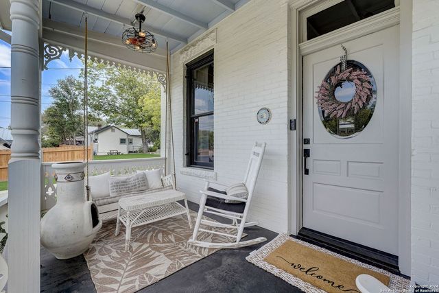 109 W Evergreen St, Boerne, TX 78006