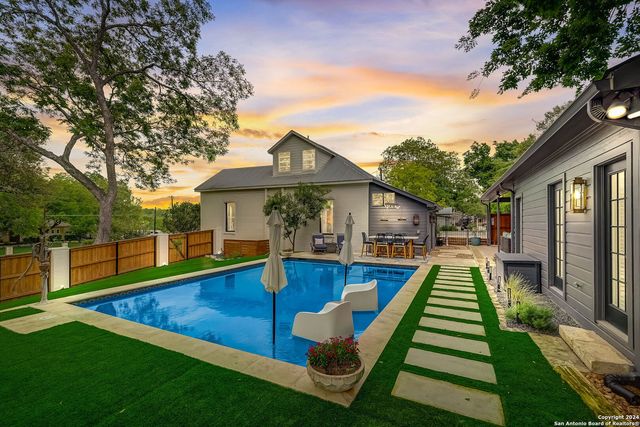 109 W Evergreen St, Boerne, TX 78006