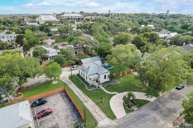 109 W Evergreen St, Boerne, TX 78006