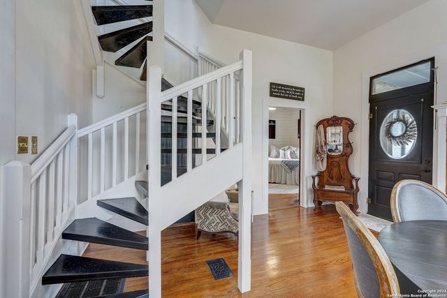 109 W Evergreen St, Boerne, TX 78006