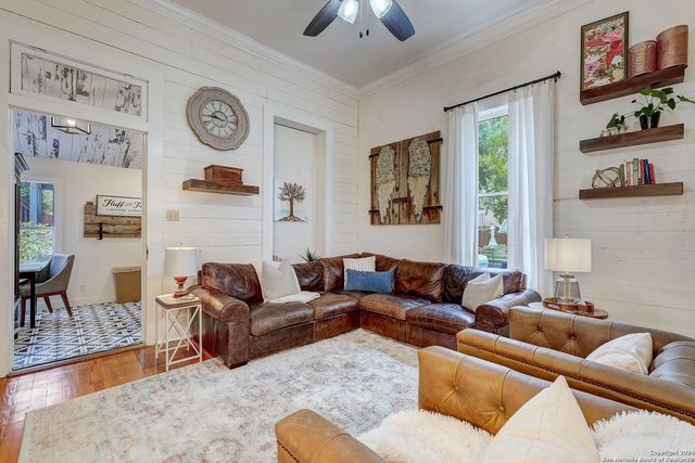 109 W Evergreen St, Boerne, TX 78006