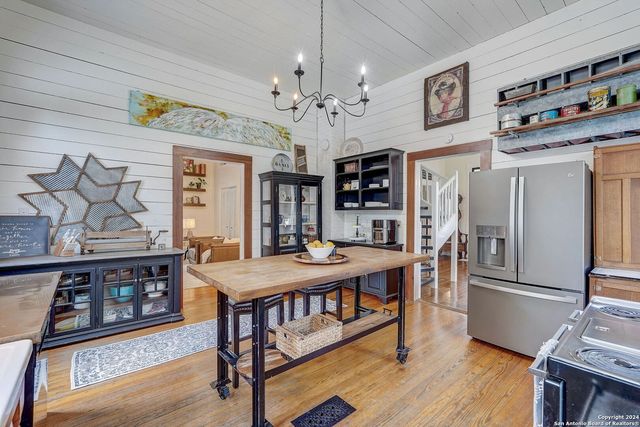 109 W Evergreen St, Boerne, TX 78006